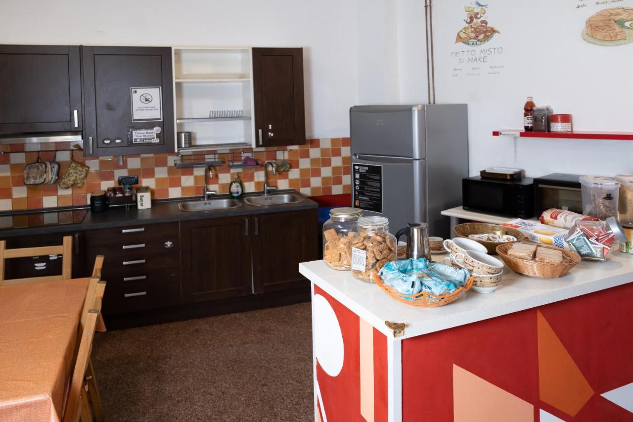 Manena Hostel *